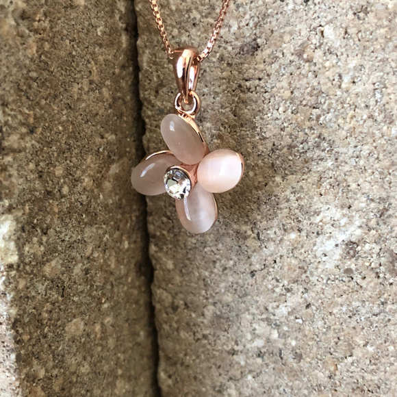 Flower Pendant - Picture 4 of 6